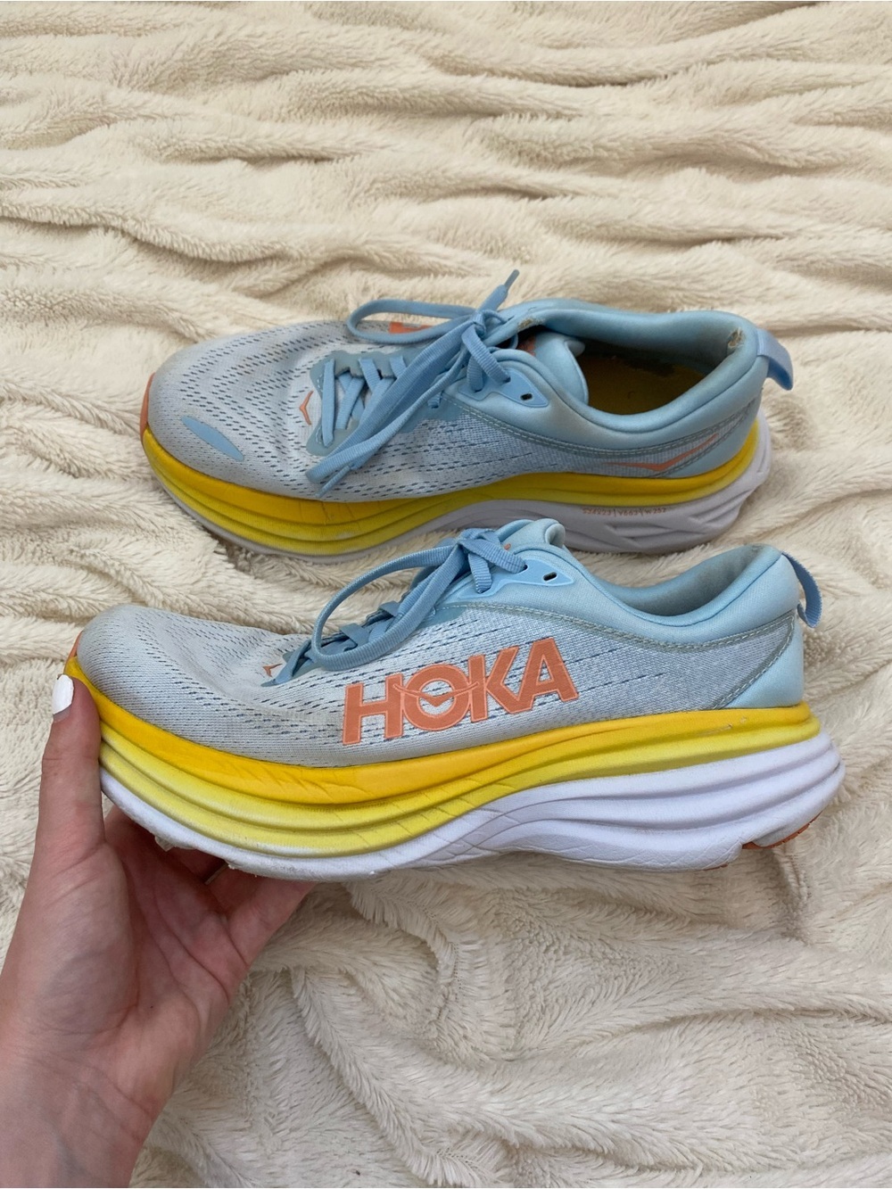 HOKA Bondi 8 sneakers Summer Song/Country Air women's Sz 9